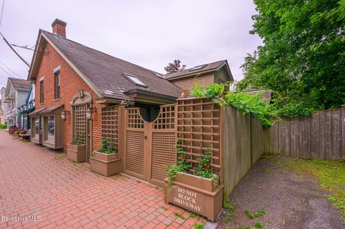 4 Main St, West Stockbridge, MA, 01266-9707 | Card Image