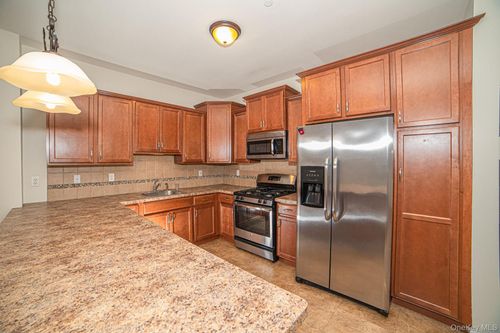 apt-17-975 Main St, Farmingdale, NY, 11735-6513 | Card Image