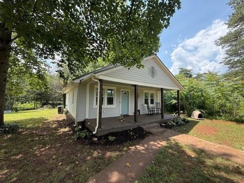 560 Evergreen Ave, Appomattox, VA, 24522-8394 | Card Image
