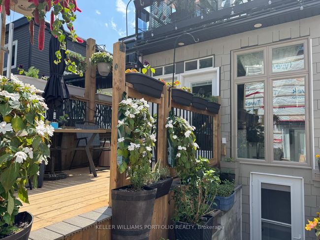 MAIN - 17 Kelvin Ave, House attached with 1 bedrooms, 1 bathrooms and null parking in Toronto ON | Image 13