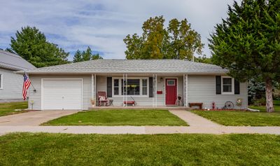 505 E Douglas Street, Home with 2 bedrooms, 1 bathrooms and null parking in Knoxville IA | Image 1