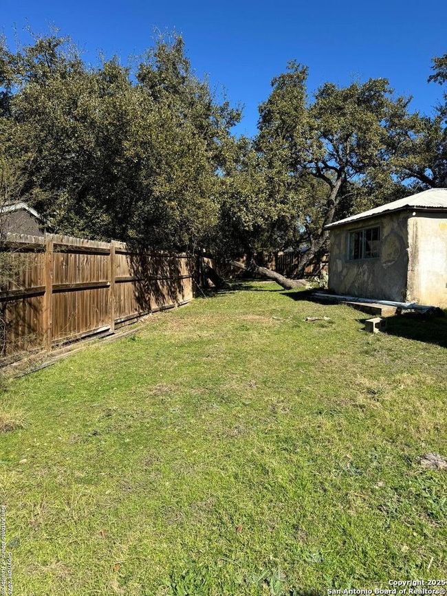 507 W Clark St, House other with 2 bedrooms, 1 bathrooms and null parking in Canyon Lake TX | Image 9