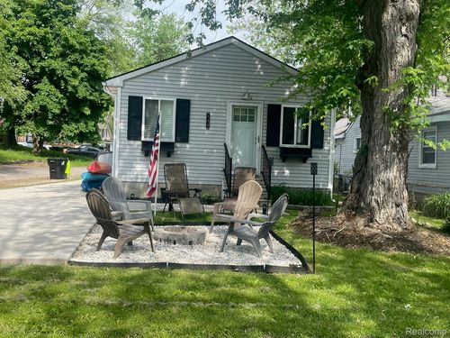 132 Maudlin St, Novi, MI, 48377-1843 | Card Image