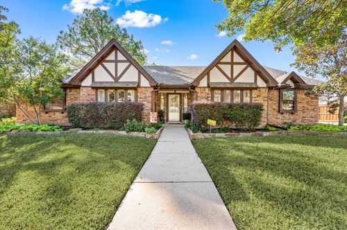 129 E Louella Dr, Hurst, TX, 76054-3742 | Card Image