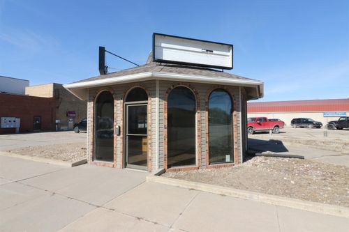 17 E 5th St, Spencer, IA, 51301-4022 | Card Image