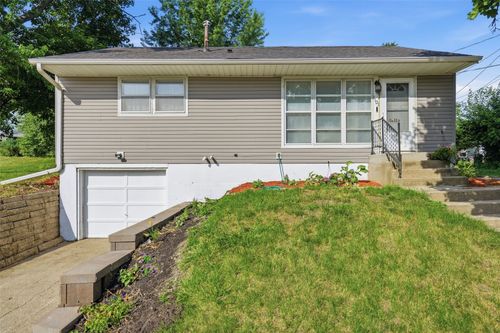 1101 38th St Se, Cedar Rapids, IA, 52403-3833 | Card Image