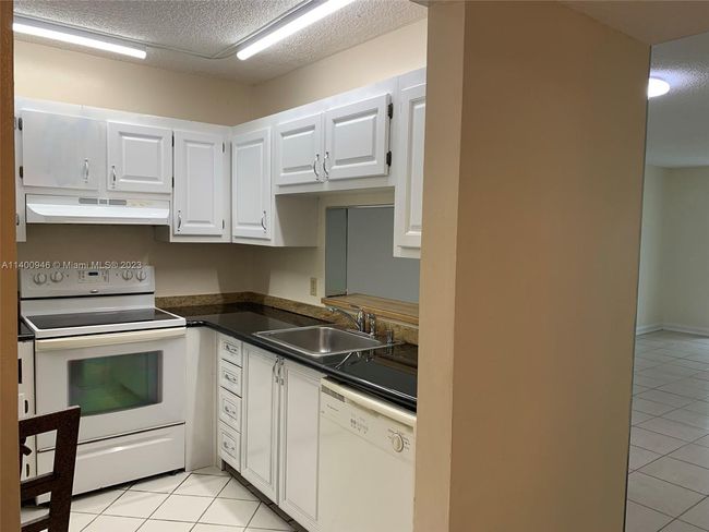 APT-311M - 2840 Somerset Dr, Condo with 1 bedrooms, 2 bathrooms and null parking in Lauderdale Lakes FL | Image 6