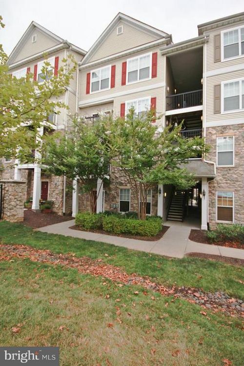 apt-b-5107 Travis Edward Way, CENTREVILLE, VA, 20120-3055 | Card Image