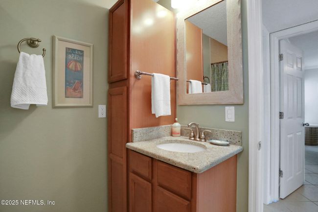 3rd Floor Hall Bathroom | Image 39