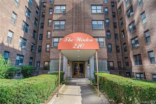 5g-210 Martine Ave, White Plains, NY, 10601-3435 | Card Image
