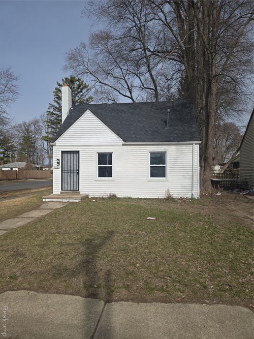 18101 Cornwall St, Detroit, MI, 48224-1427 | Card Image