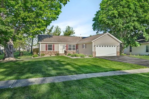209 N Pine St, Gardner, IL, 60424-7085 | Card Image