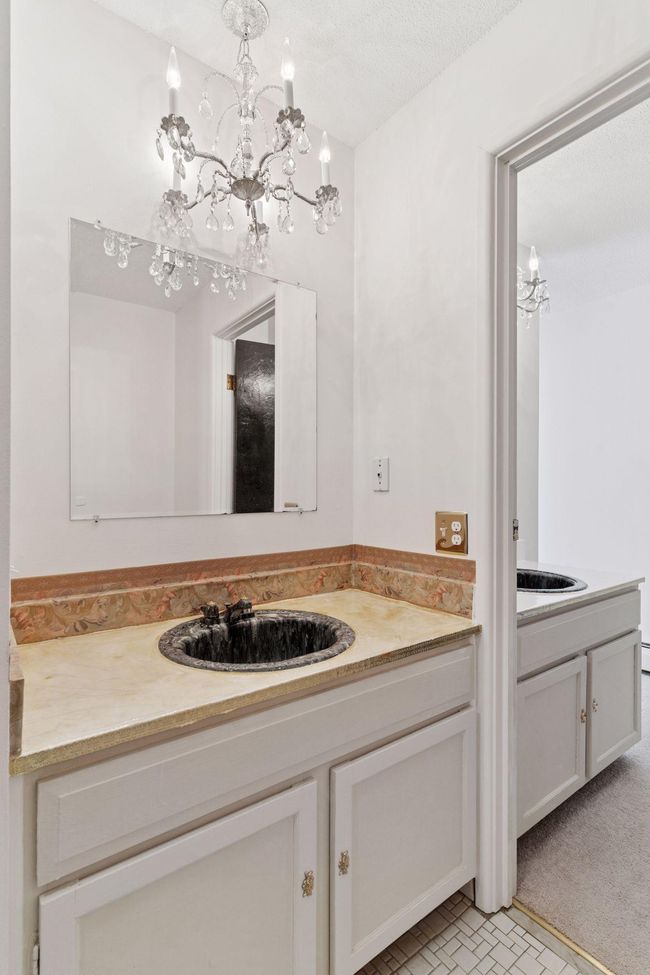 Chandeliers in the bath! | Image 19