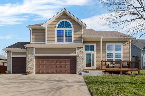 705 S Spruce Cir, Gardner, KS, 66030-1632 | Card Image