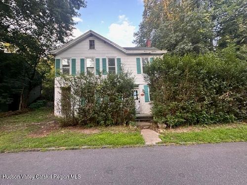 136 3rd Ave, Kingston, NY, 12401-3238 | Card Image