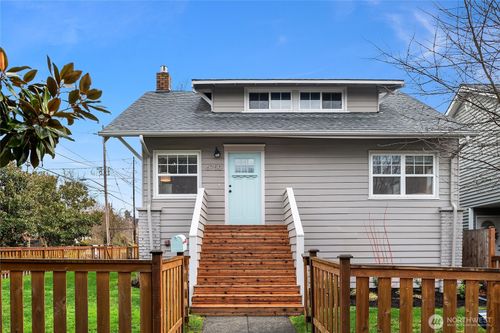 6750 12th Ave Nw, Seattle, WA, 98117-5248 | Card Image
