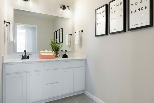 Upstairs hall bathroom has two sections | Image 30