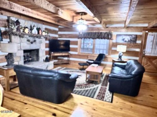 1529 Hidden Cir, Sevierville, TN, 37876-7436 | Card Image