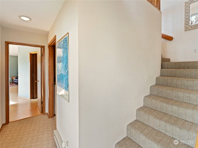 Lower level hallway. | Image 19
