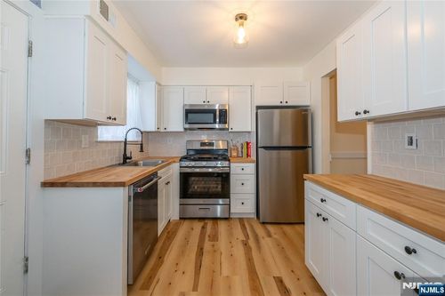 160 Cynthia Dr, Hackettstown, NJ, 07840-3740 | Card Image