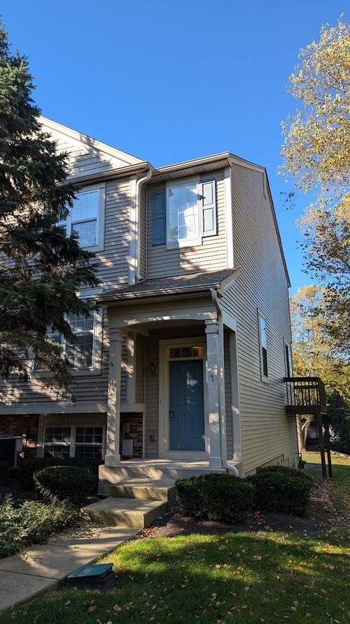 28764-28764 W Pondview Dr, Lakemoor, IL, 60051-2288 | Card Image