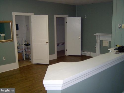 128 W Washington St, CHARLES TOWN, WV, 25414-1530 | Card Image