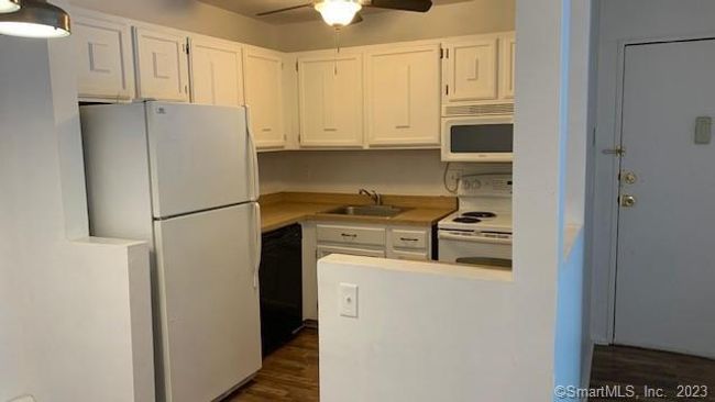 APT-14 - 92 Balance Rock Rd, Condo with 1 bedrooms, 1 bathrooms and 2 parking in Seymour CT | Image 9