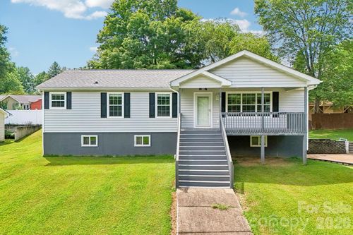 119 E Meadow Ln, Horse Shoe, NC, 28742-8621 | Card Image