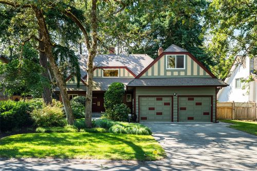 4216 Lynnfield Cres, Saanich, BC, V8N5C7 | Card Image