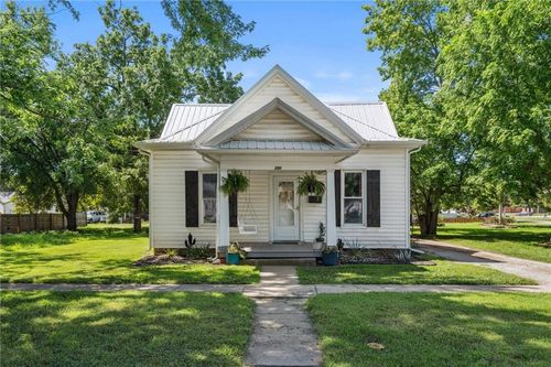 208 E 3rd Ave, Garnett, KS, 66032-1216 | Card Image