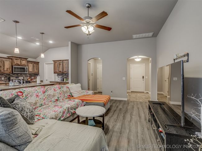 13 Evermore Ln, House other with 3 bedrooms, 2 bathrooms and null parking in Yukon OK | Image 8