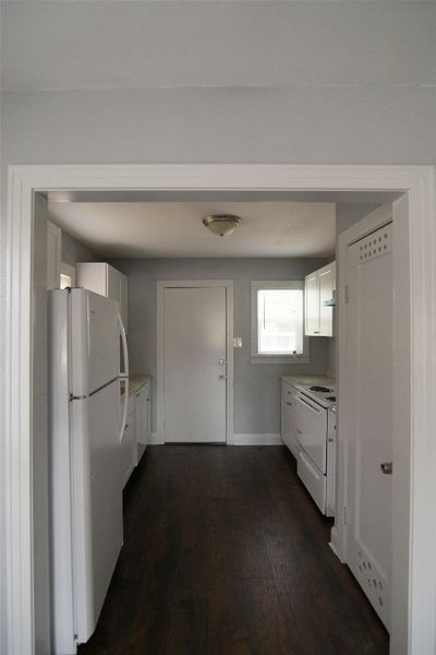 3010 E 12th Street, House other with 3 bedrooms, 1 bathrooms and 2 parking in Austin TX | Image 3