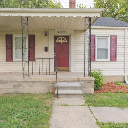 18557 Kenosha St, Harper Woods, MI, 48225-2125 | Card Image