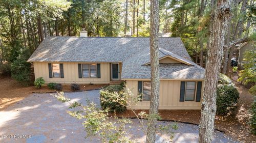 335 Saint Andrews Dr, Pinehurst, NC, 28374-9512 | Card Image