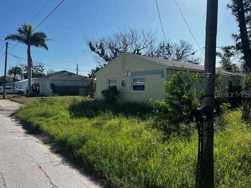 197 148th Ave E, MADEIRA BEACH, FL, 33708-2129 | Card Image