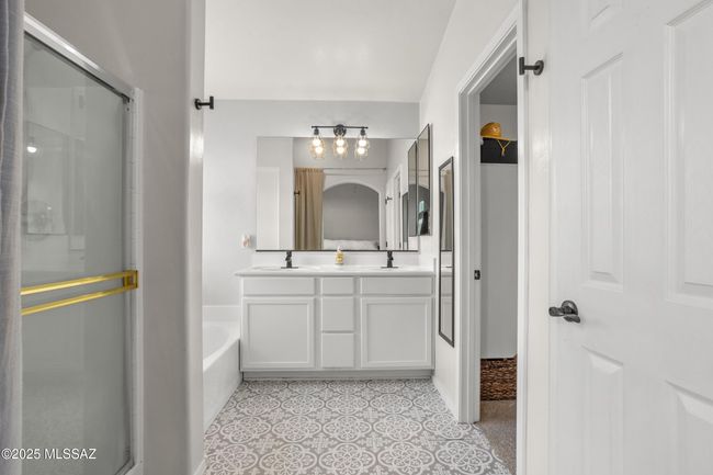 Primary Bathroom | Image 18