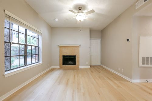 104-203 E 31st St, Austin, TX, 78705-3073 | Card Image