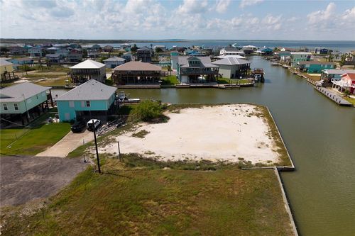 284 Kingfish Dr, Rockport, TX, 78382-9352 | Card Image