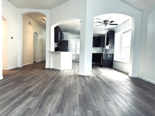 10403 N Shadowdale Dr, Home with 3 bedrooms, 2 bathrooms and null parking in Houston TX | Image 10