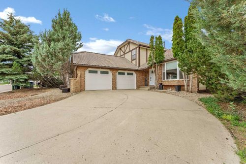 8 Ross View Bay Se, Medicine Hat, AB, T1B3H9 | Card Image