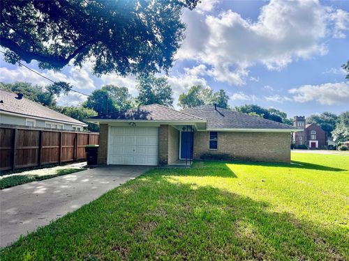626 N Resident St, Wharton, TX, 77488-3918 | Card Image