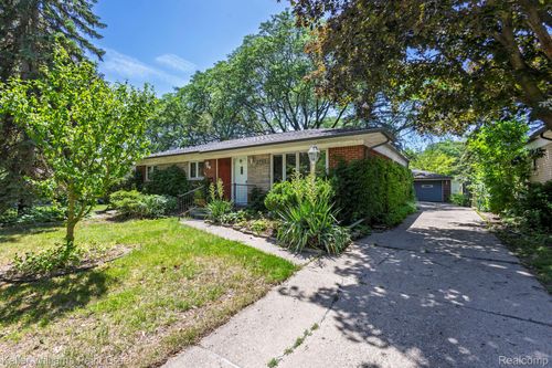 2703 Downey Dr, Troy, MI, 48083-2433 | Card Image