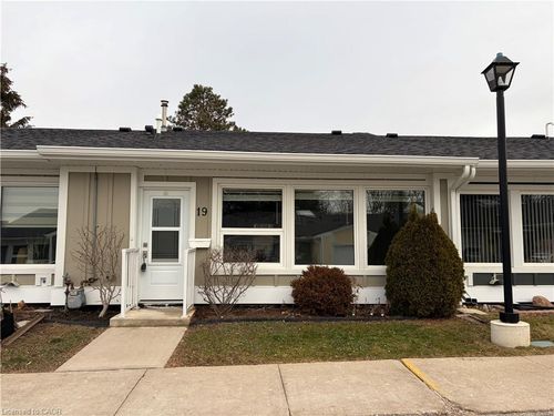 19 Mckenna Crt, Hamilton, ON, L9B1T8 | Card Image