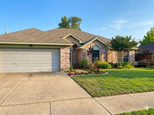 908 Busby Dr, Cedar Hill, TX, 75104-7226 | Card Image