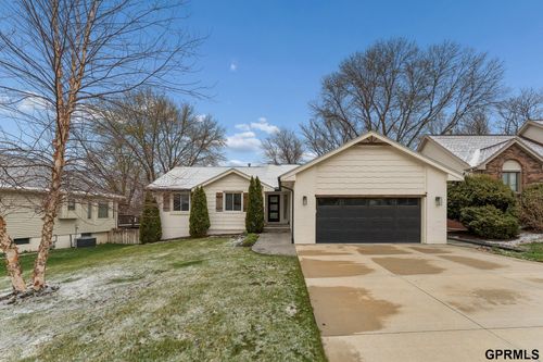 15718 Westchester Cir, Omaha, NE, 68118-2037 | Card Image