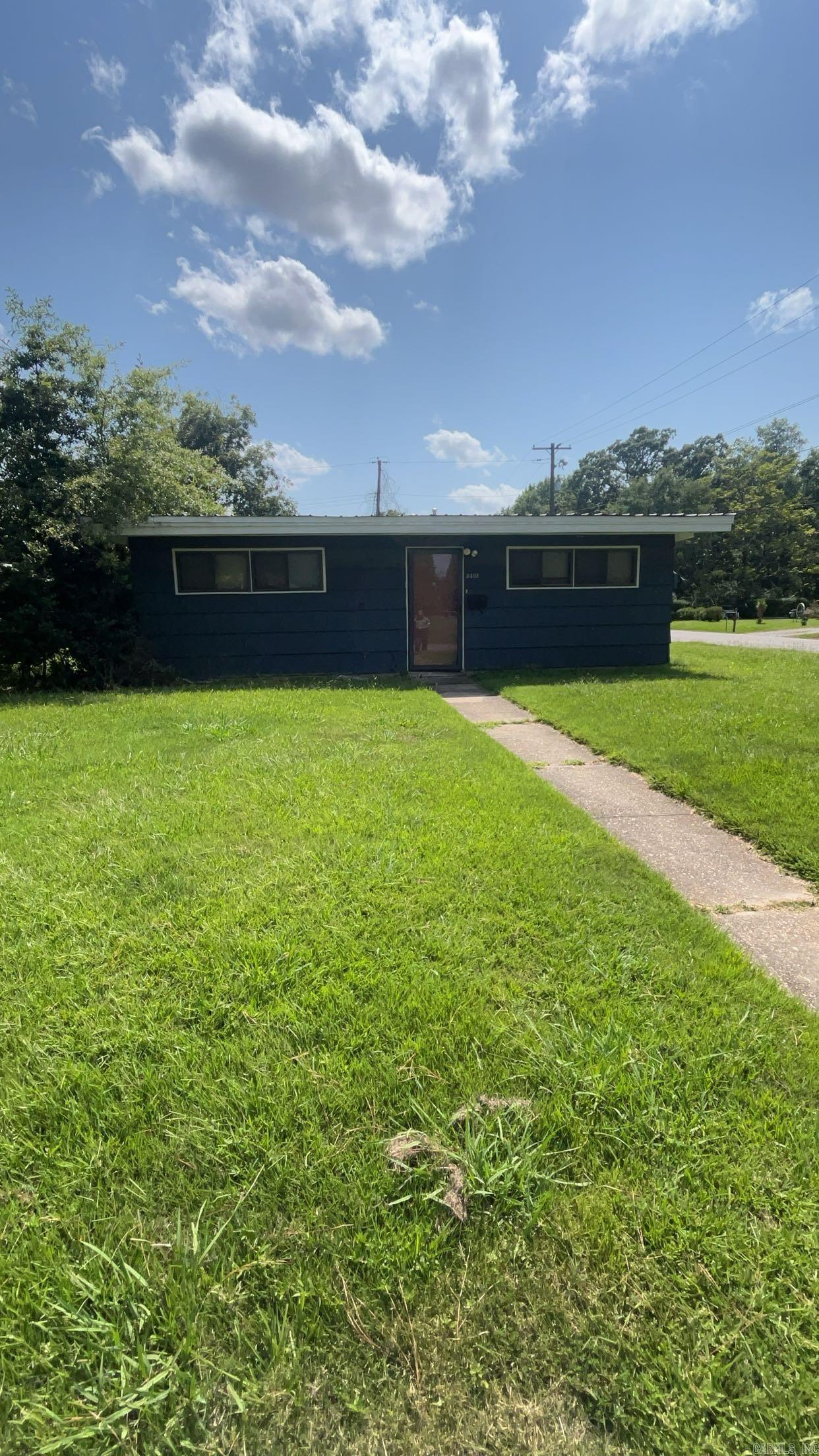 Iris St, Pine Bluff, AR 71603