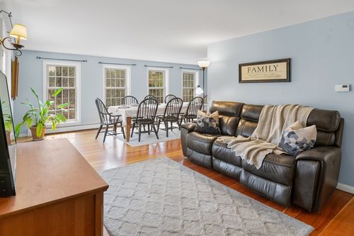 224 Ridgeview Rd, Weare, NH, 03281-5933 | Card Image