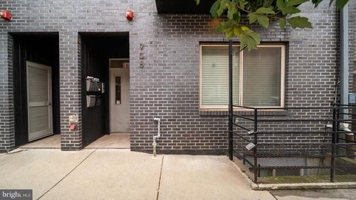 3r-906 N 16th St, PHILADELPHIA, PA, 19130-1680 | Card Image
