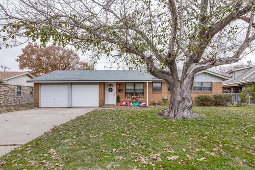 525 S Hampshire St, Saginaw, TX, 76179-1905 | Card Image