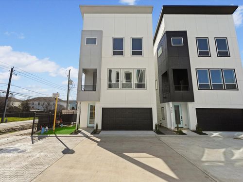 4709 Thornton Villas Ln, Houston, TX, 77018-3391 | Card Image